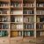 Drewniana biblioteczka: kreatywne pomysły na aranżację i organizację książek
